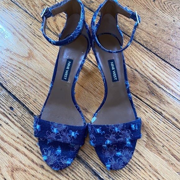 Nine west leisa size 7 heels - Picture 3 of 4